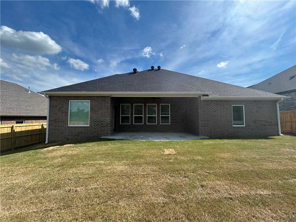 1470 Overcup Oak Ln - Photo 2 of 16