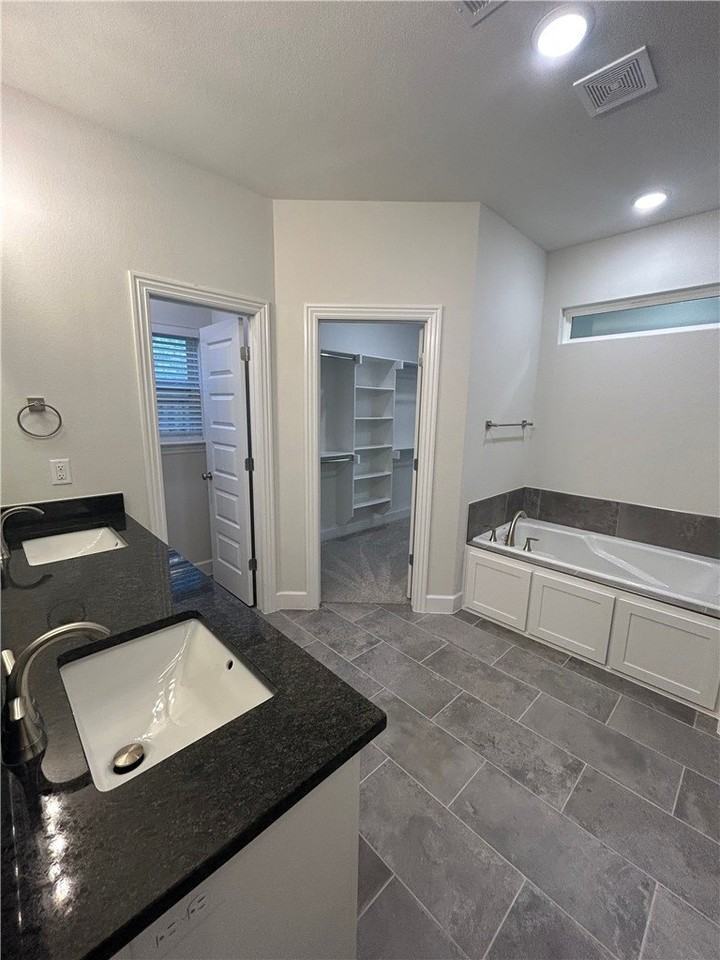 1470 Overcup Oak Ln - Photo 5 of 16