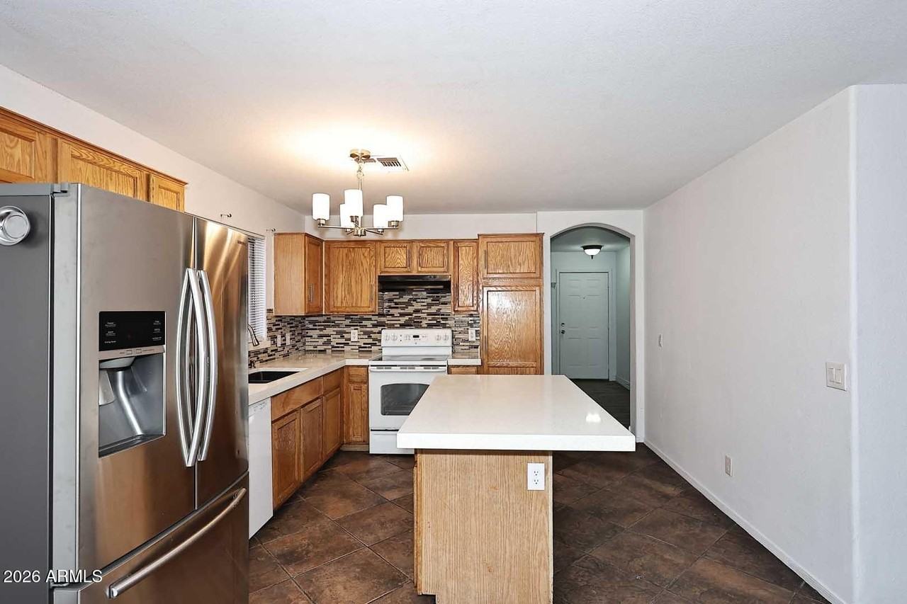 6222 W Warner St - Photo 5 of 23