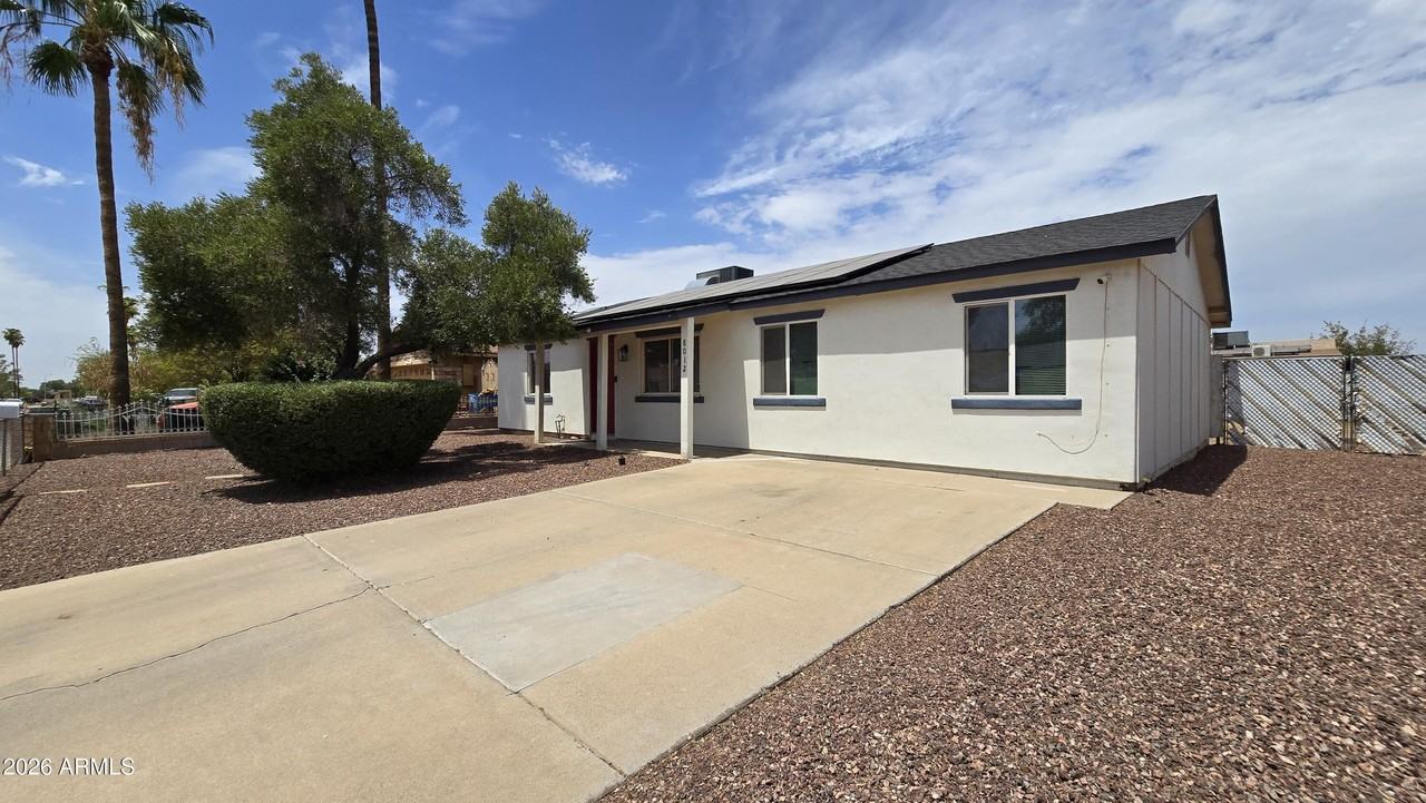 8012 W Highland Ave - Photo 3 of 26
