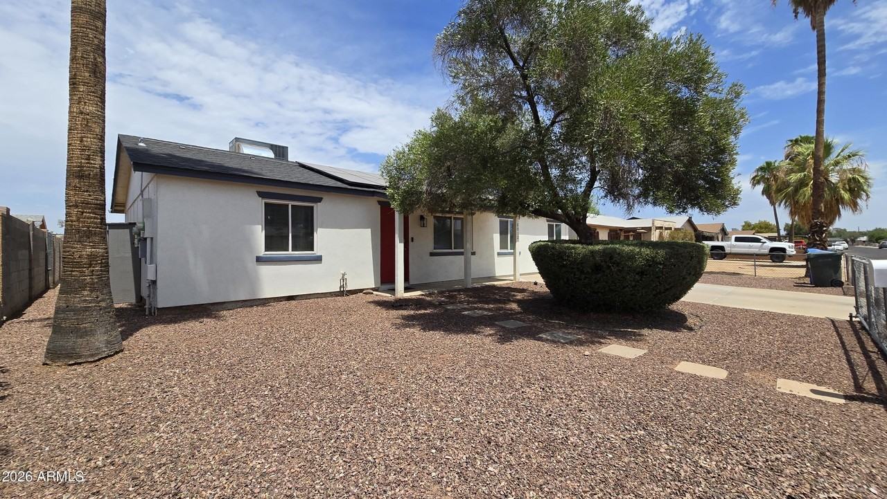 8012 W Highland Ave - Photo 4 of 26