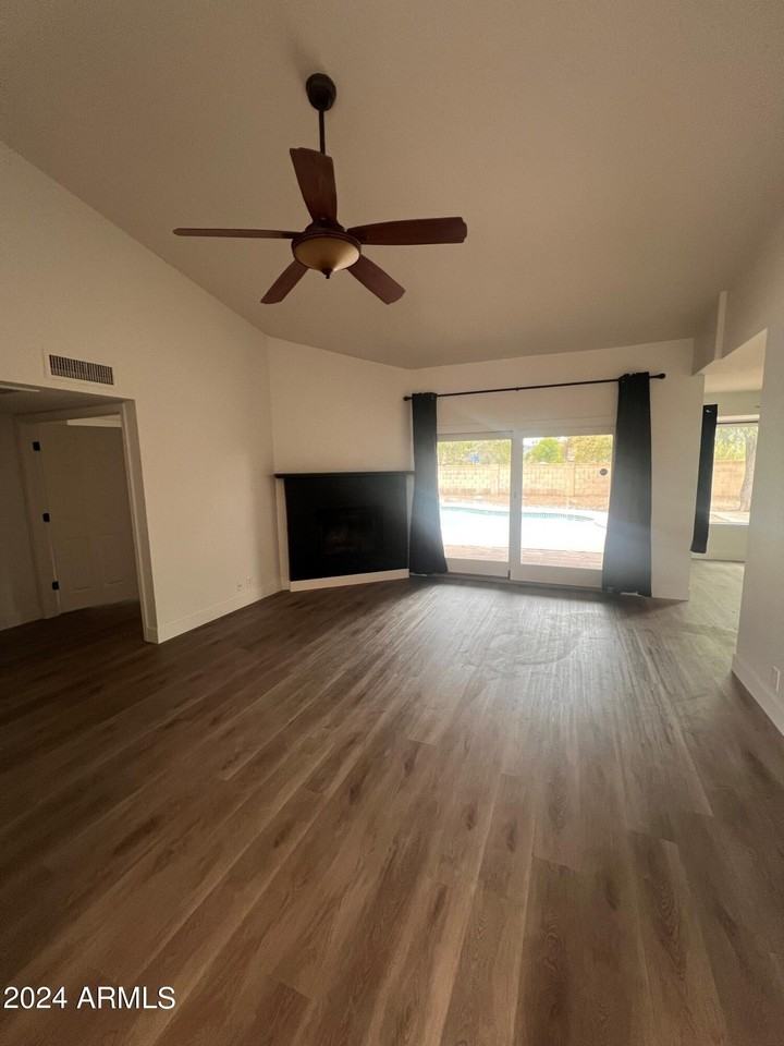 6530 S Farmer Ave - Photo 5 of 33