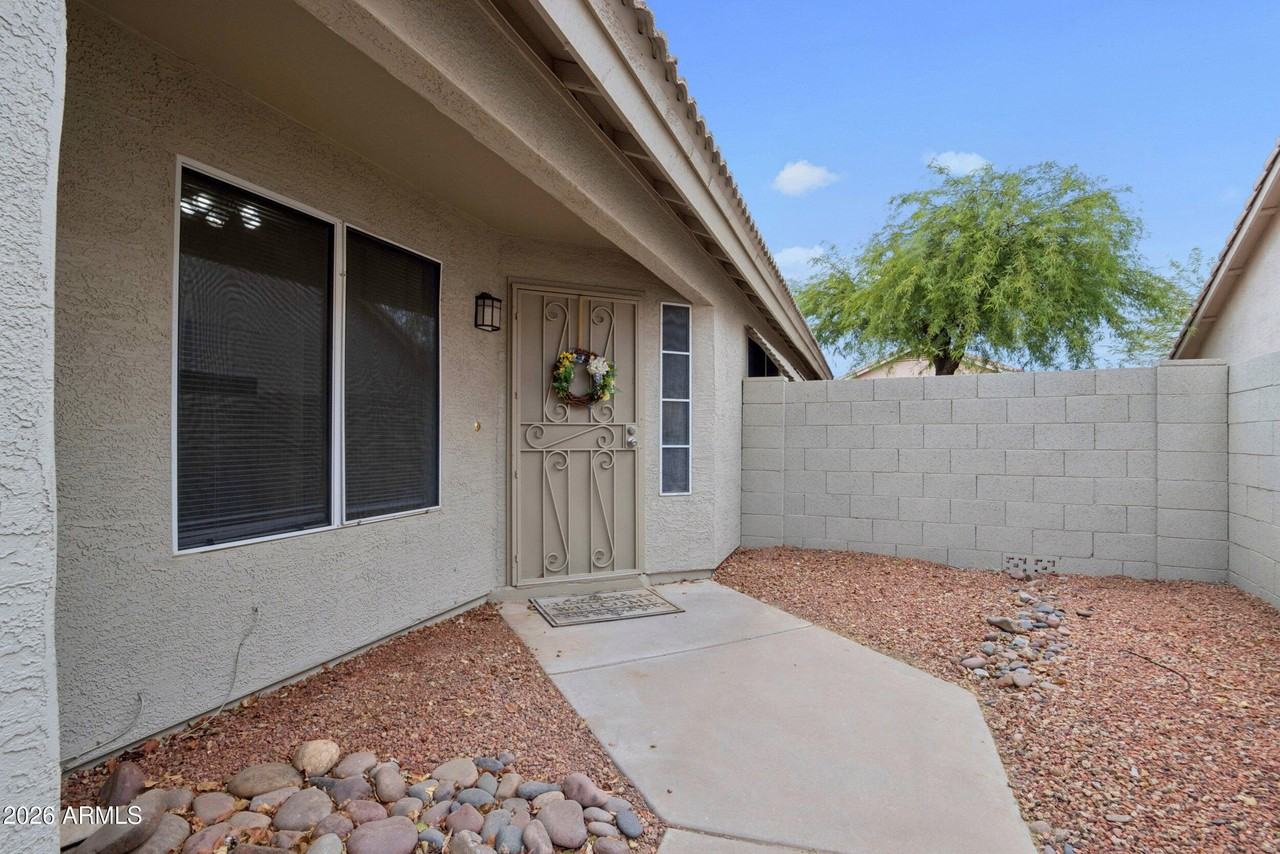 15661 W Hammond Dr - Photo 4 of 50