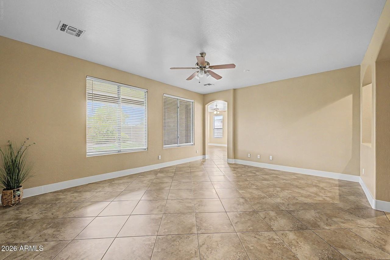 40148 N Perrone St - Photo 5 of 34