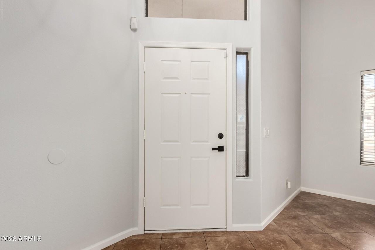 1625 E Montoya Ln - Photo 4 of 43