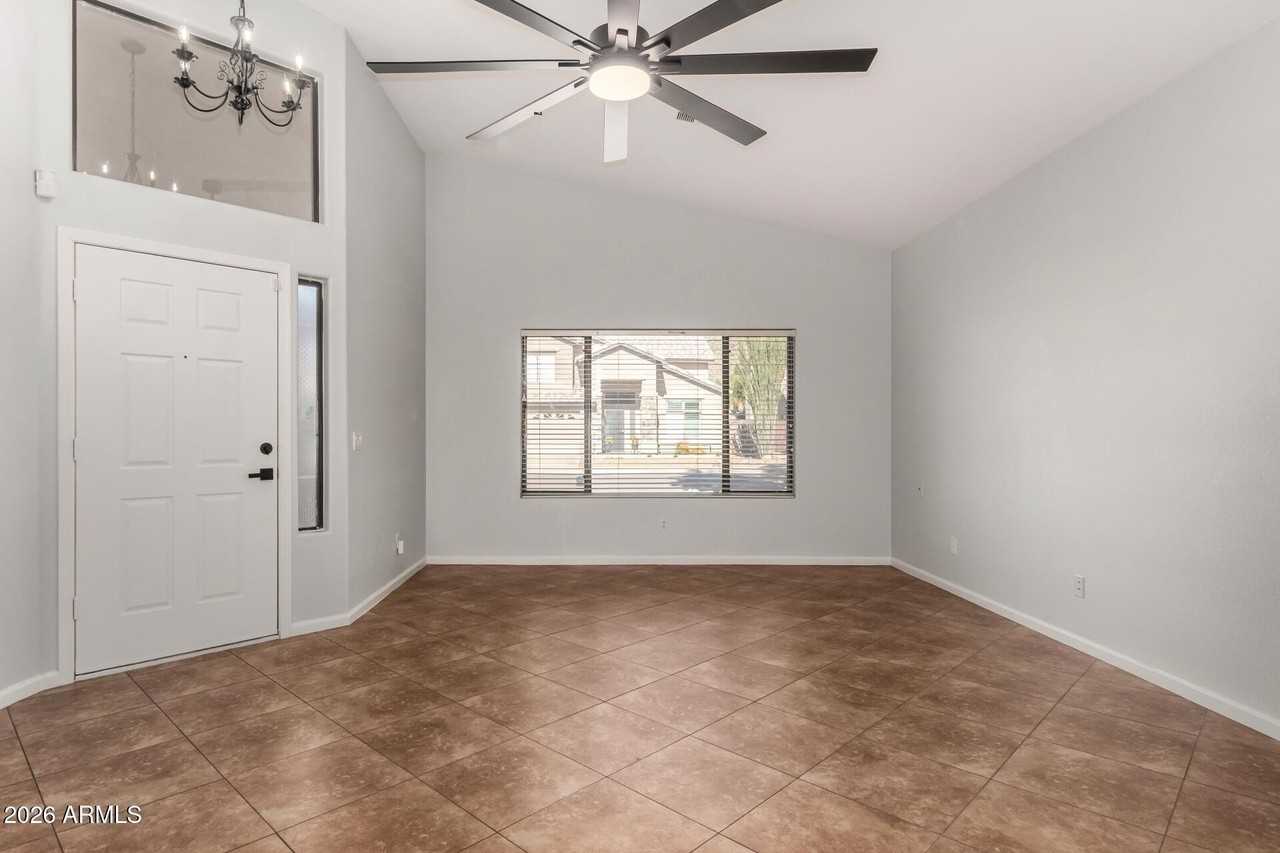 1625 E Montoya Ln - Photo 5 of 43