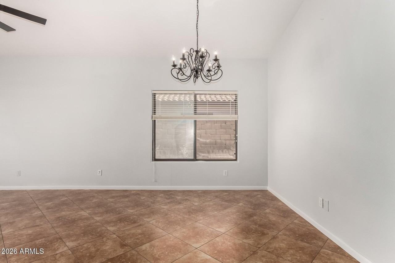 1625 E Montoya Ln - Photo 6 of 43