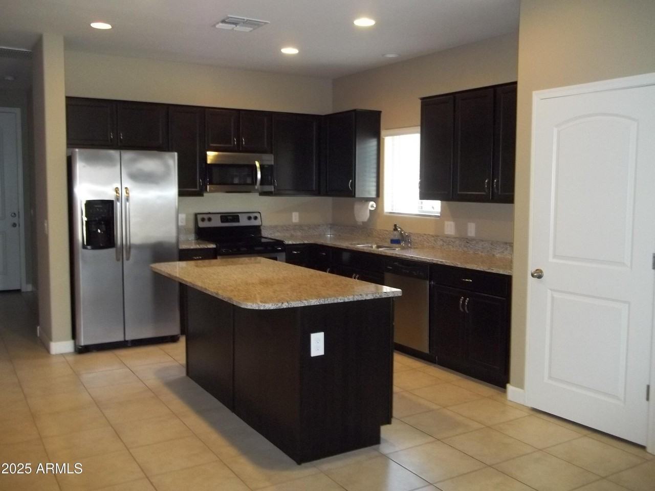 41094 W Somers Dr - Photo 2 of 6
