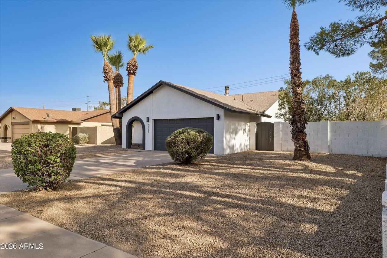 5117 E Beck Ln - Photo 4 of 30