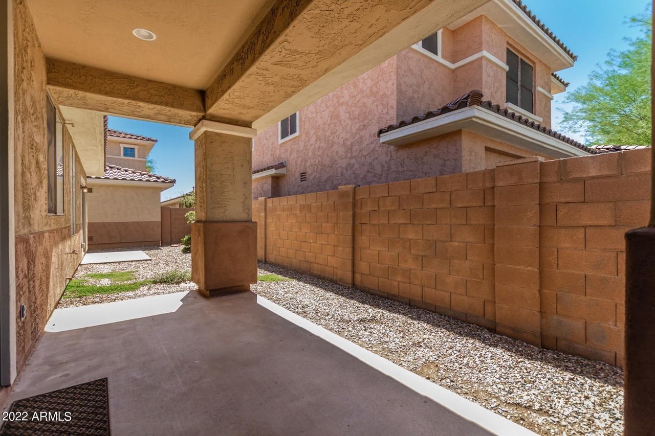 13569 W Cypress St - Photo 7 of 24