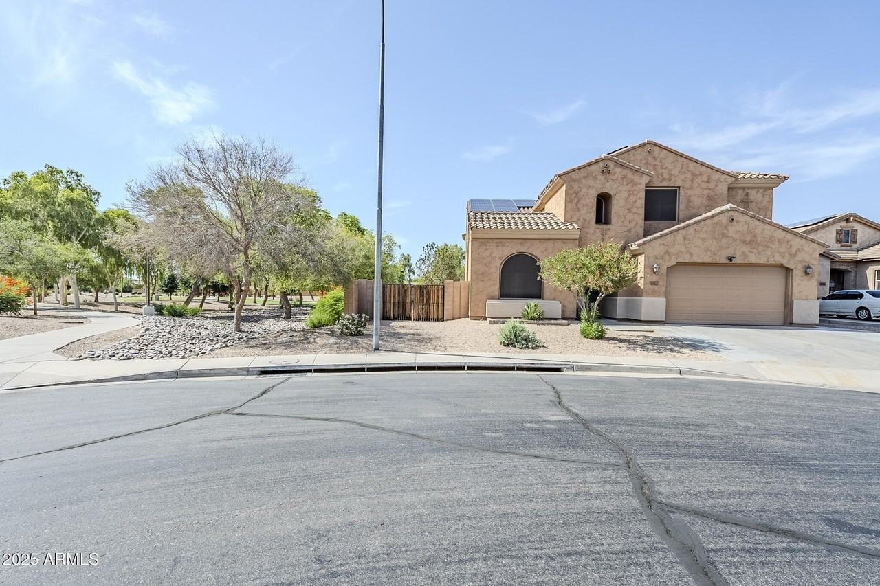 6922 S Black Hills Way - Photo 3 of 44