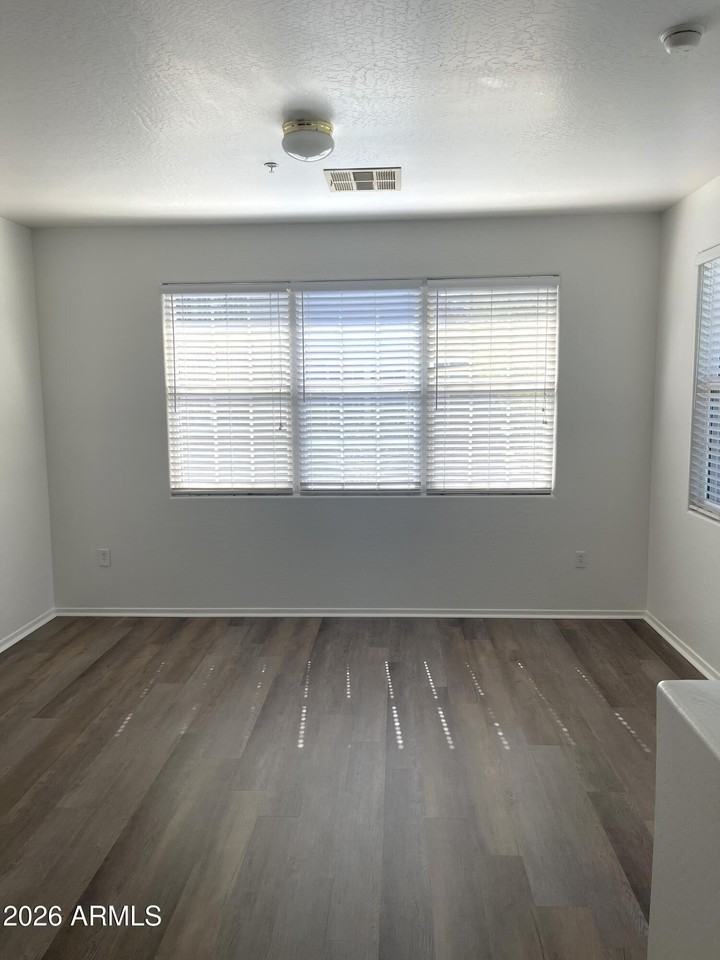 2244 E Huntington Dr - Photo 5 of 10