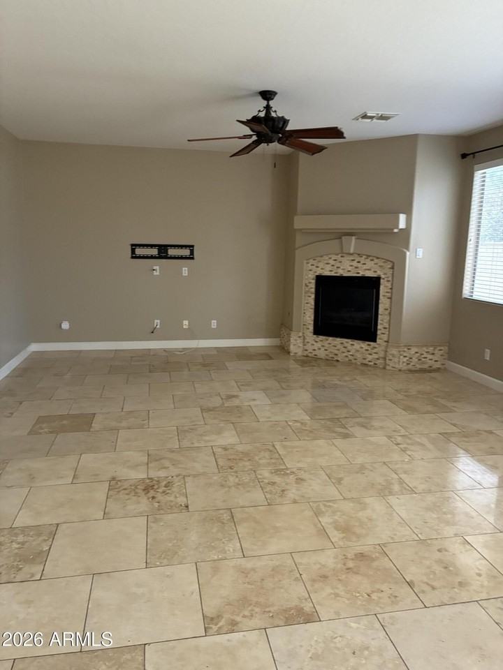 2913 E Tulsa St - Photo 5 of 20