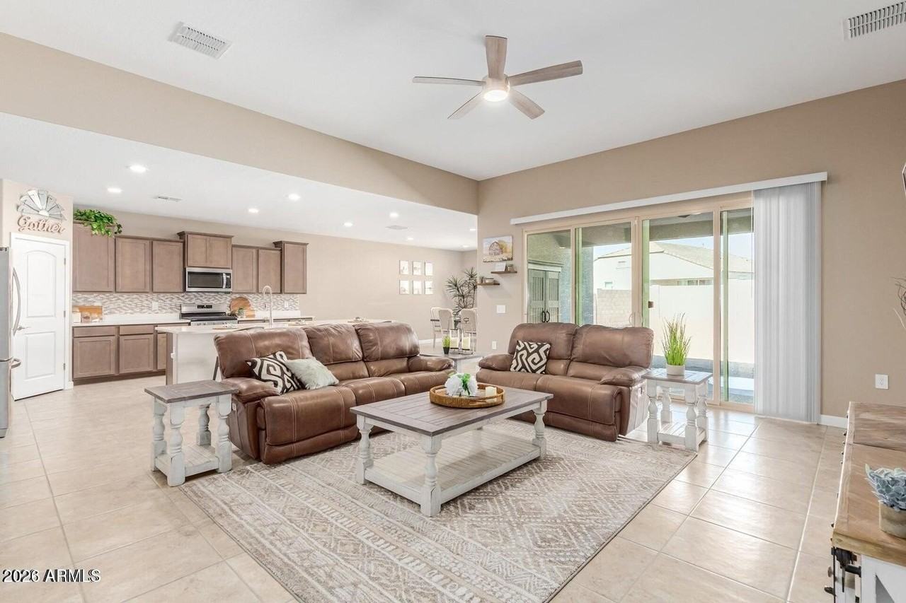 30916 W Verde Ln - Photo 5 of 38