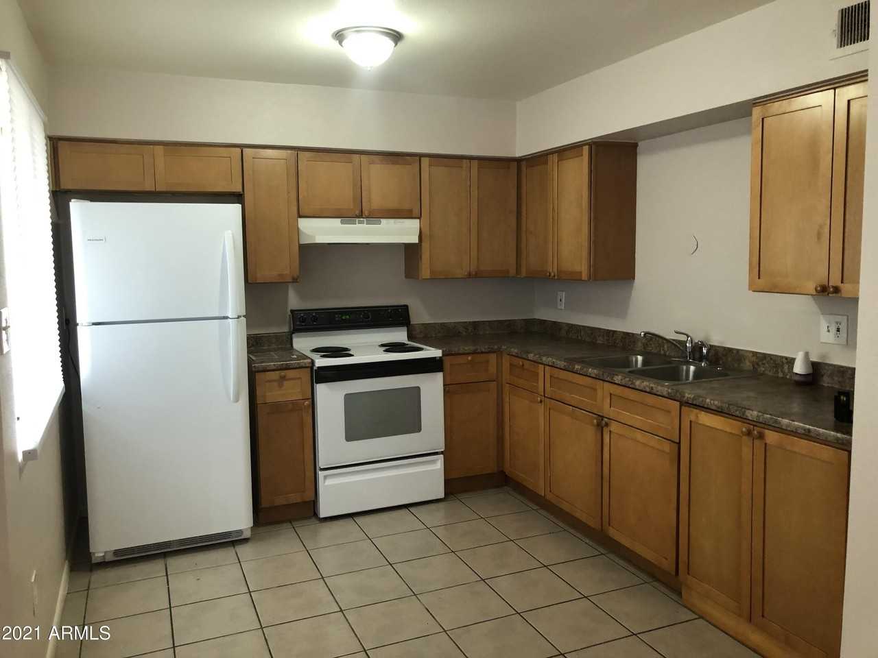 1138 W Dragoon Cir - Photo 3 of 9