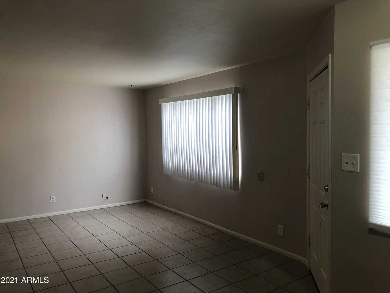 1138 W Dragoon Cir - Photo 4 of 9