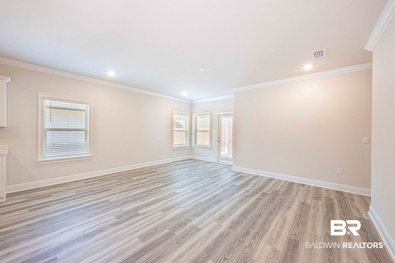 31543 Lyon Rd - Photo 6 of 26