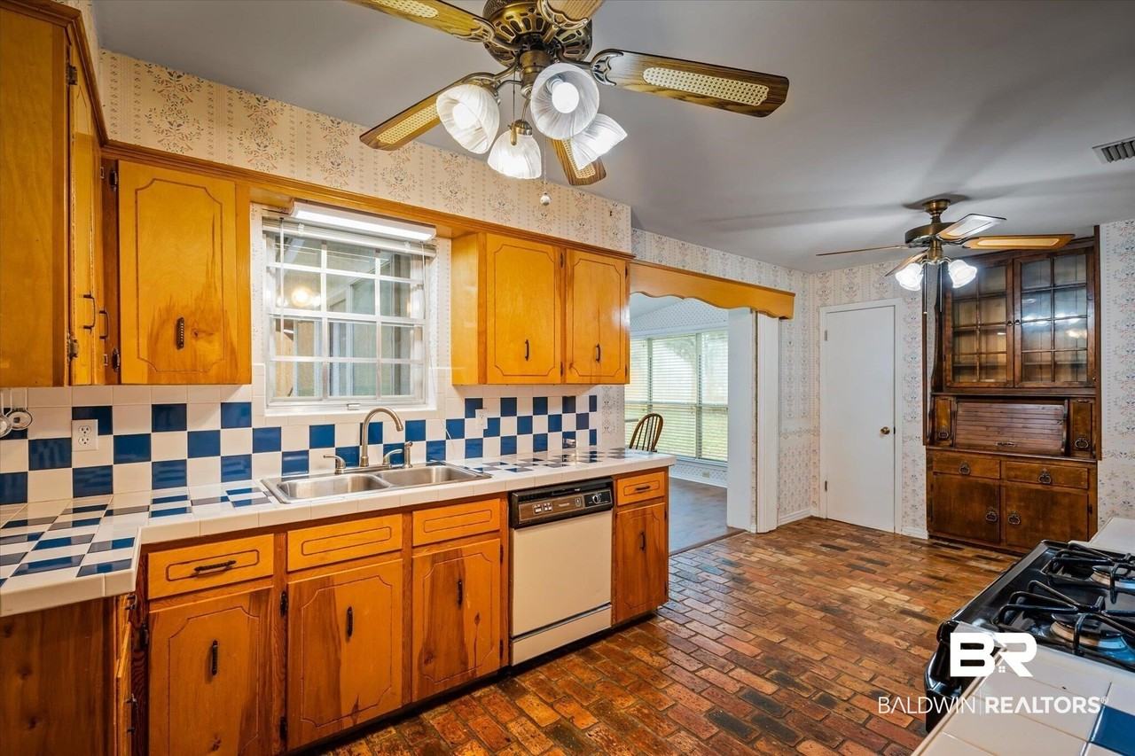 7300 Cypress Ave - Photo 4 of 22