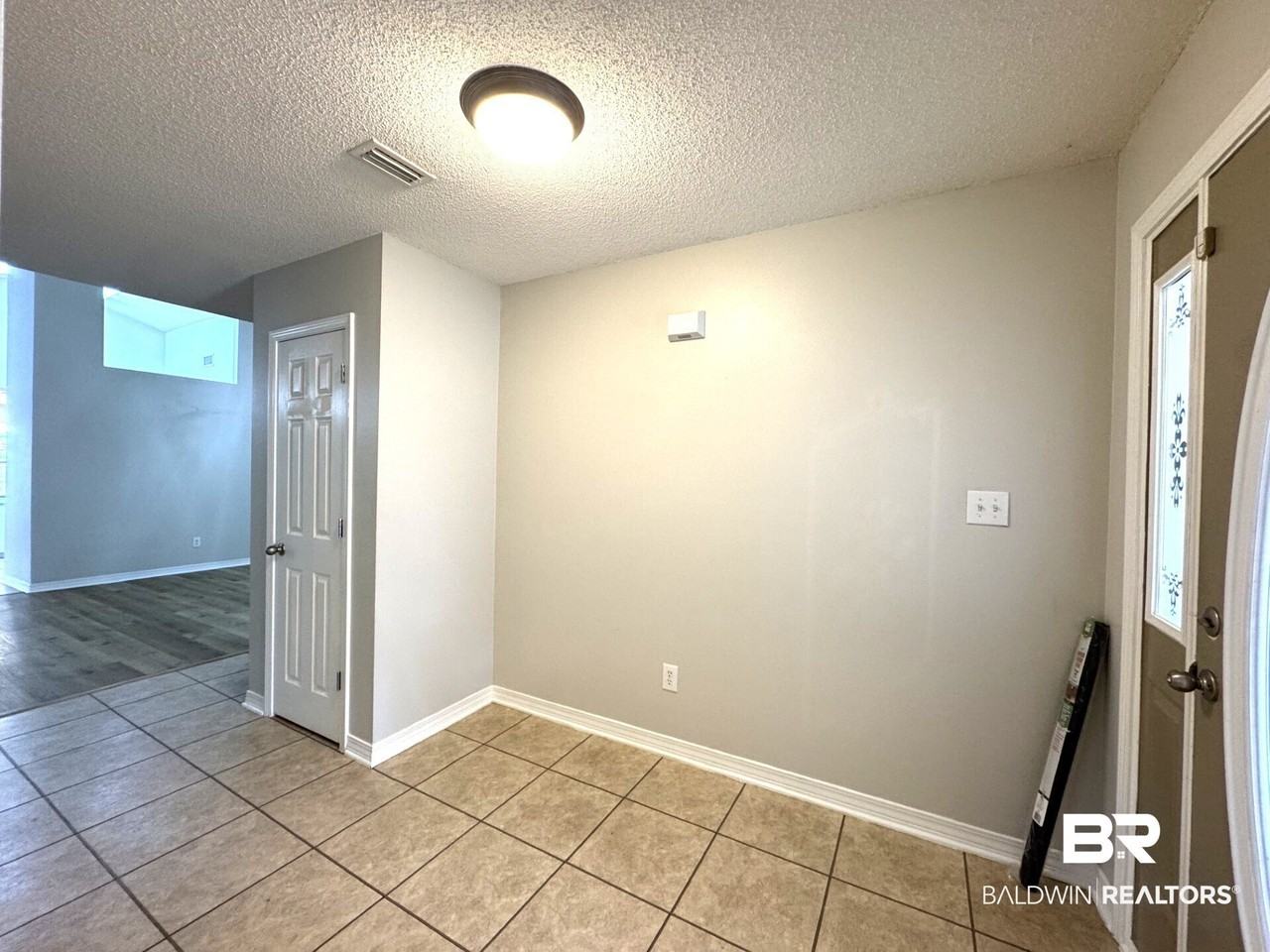 9964 Hollowbrook Ave - Photo 3 of 32