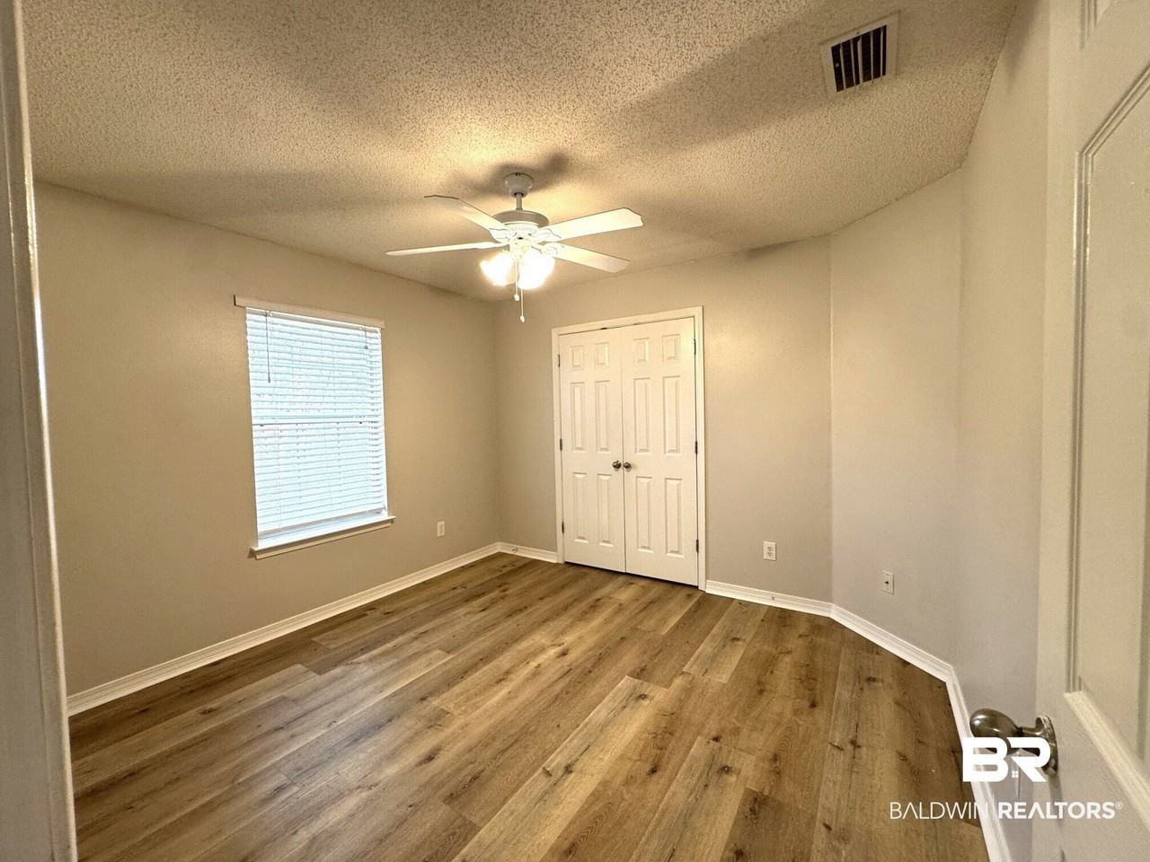 9964 Hollowbrook Ave - Photo 4 of 32