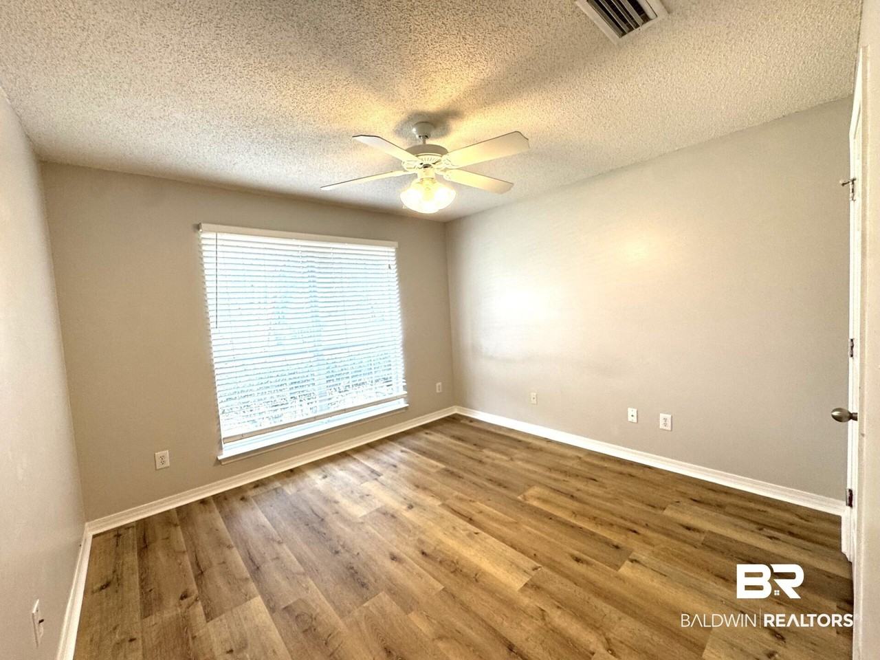 9964 Hollowbrook Ave - Photo 5 of 32