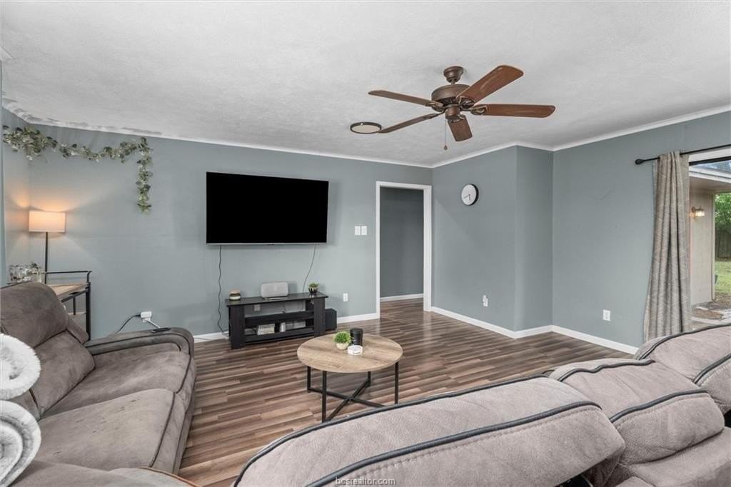 3511 Pecos St - Photo 4 of 21