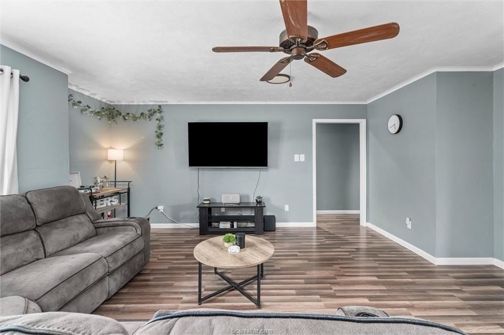 3511 Pecos St - Photo 5 of 21