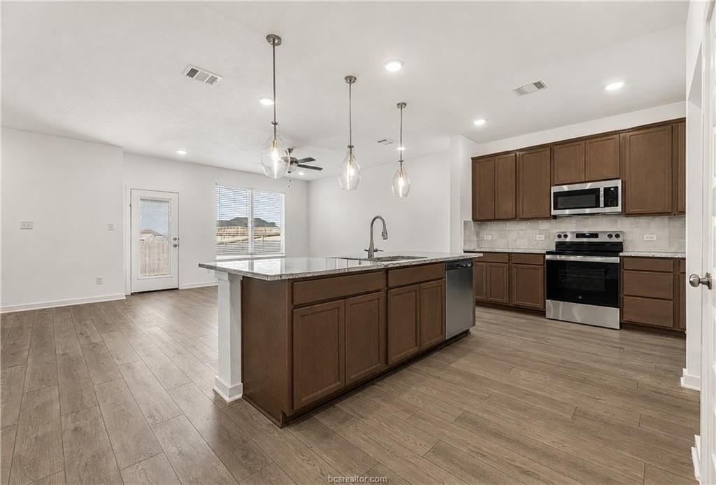 1927 Sebright Dr - Photo 2 of 20