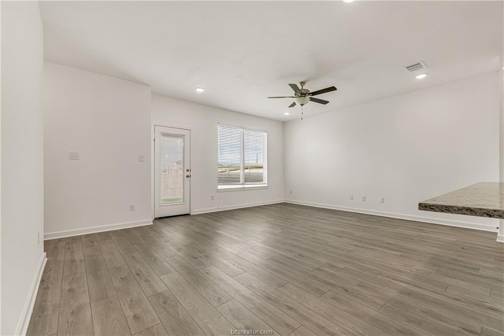 1927 Sebright Dr - Photo 6 of 20