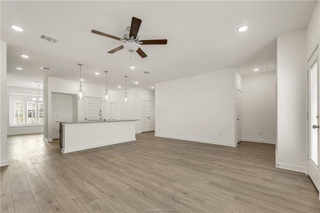 1927 Sebright Dr - Photo 7 of 20