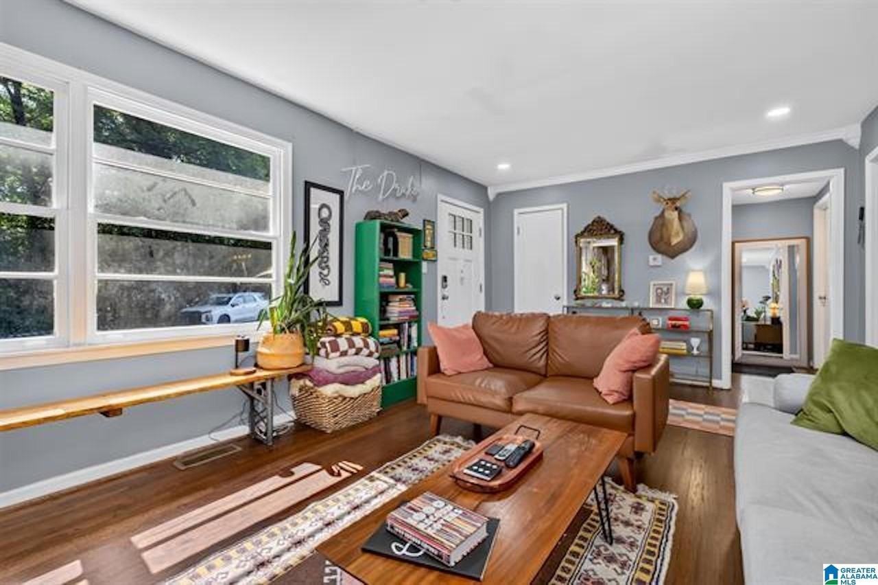 636 Oakdale St - Photo 2 of 21
