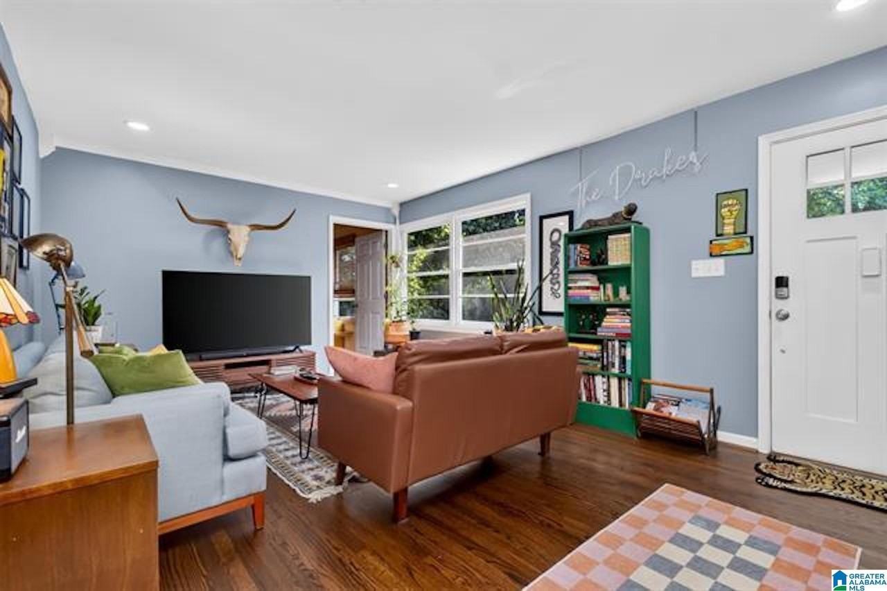636 Oakdale St - Photo 3 of 21
