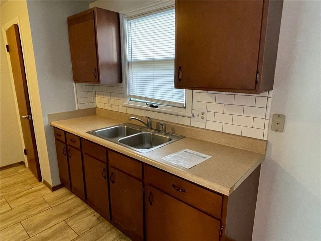 214 E Spruce St - Photo 3 of 27