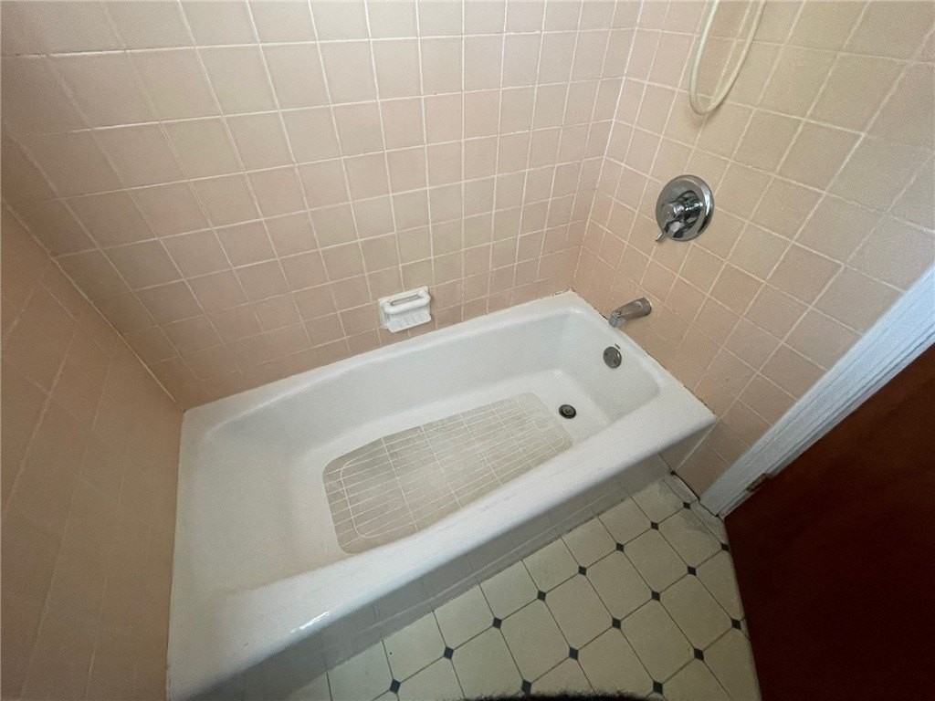 214 E Spruce St - Photo 7 of 27