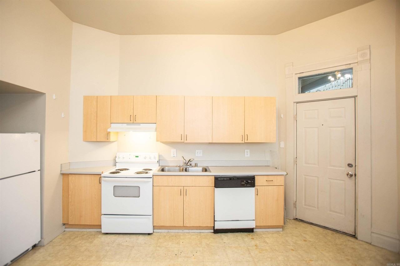 117 W 15th St #A - Photo 7 of 17