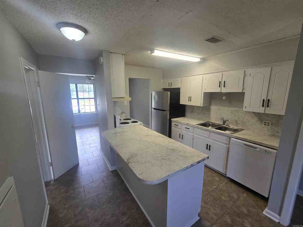 1204 S 1st St #1 - Photo 4 of 14