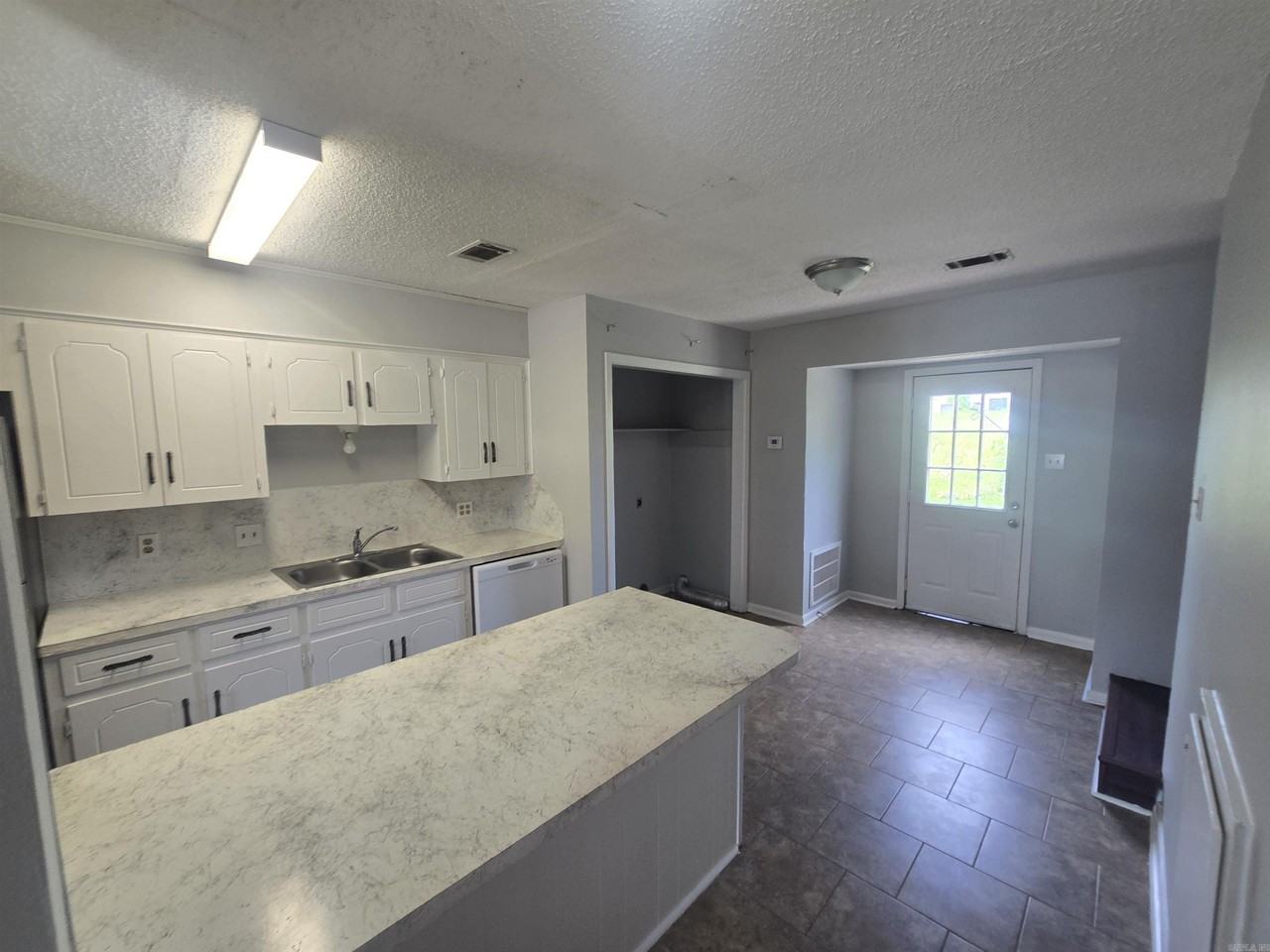 1204 S 1st St #1 - Photo 7 of 14
