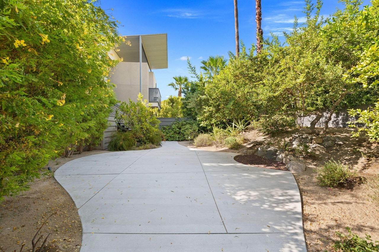 110 The Riv - Photo 5 of 40