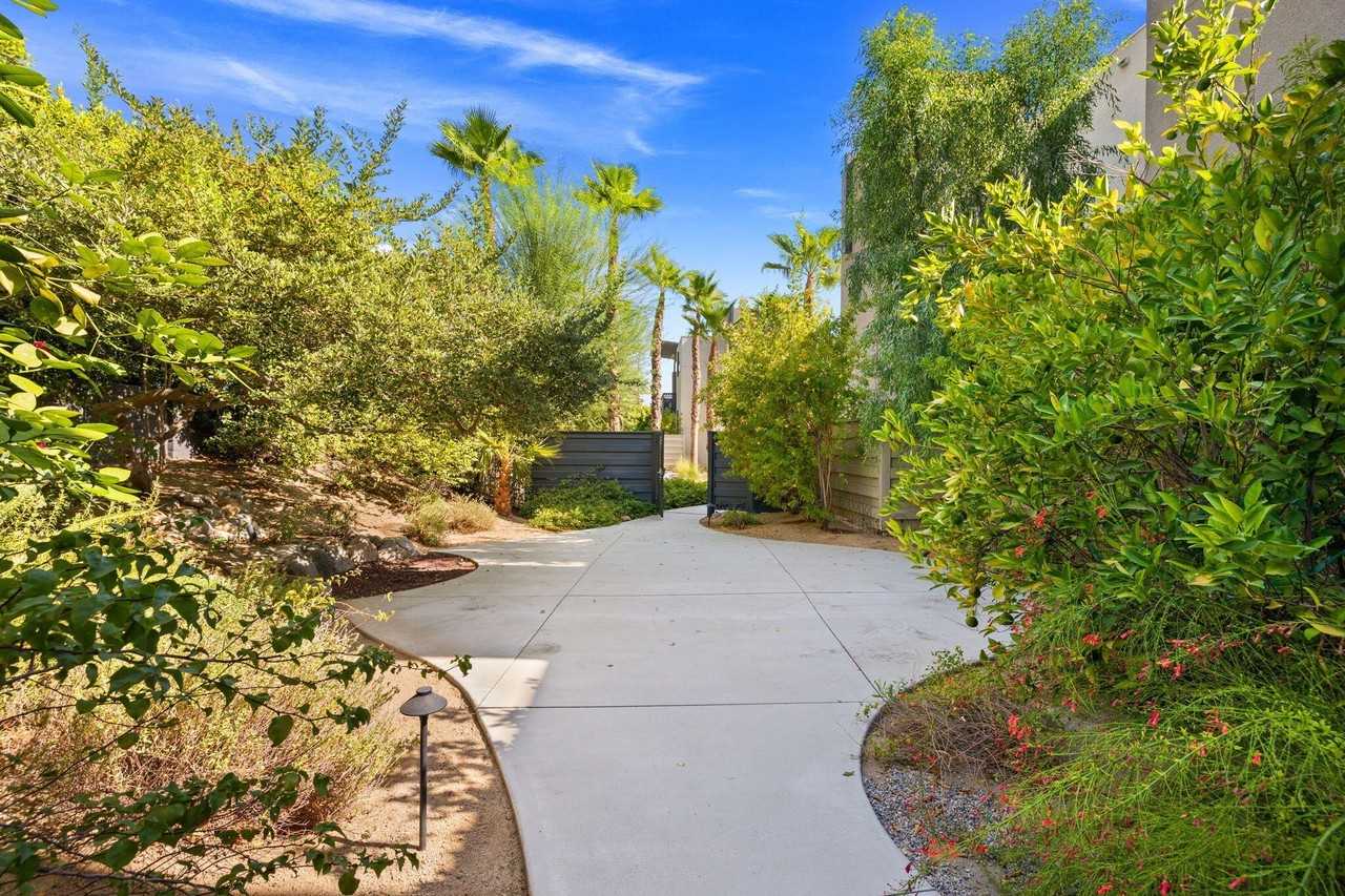 110 The Riv - Photo 4 of 40