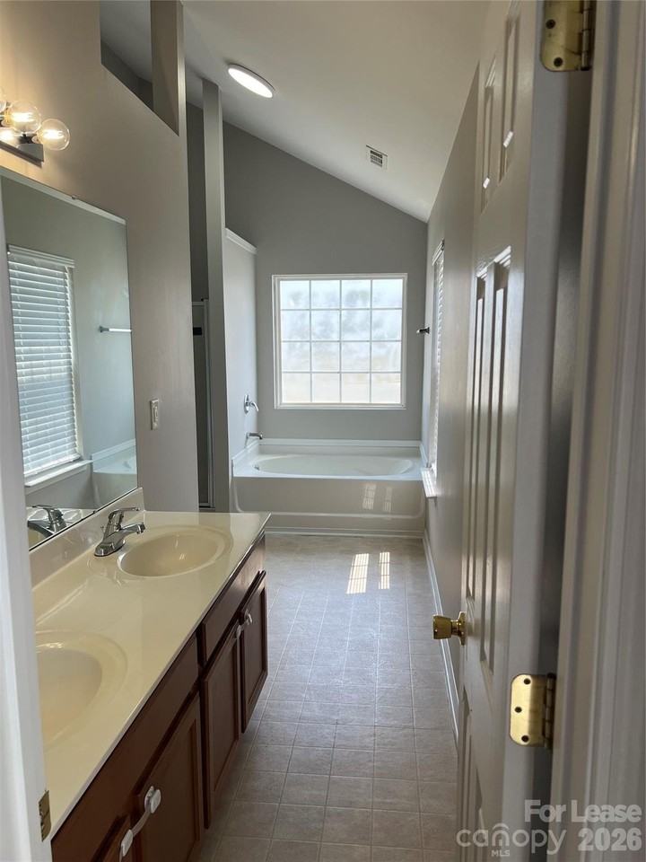 1111 Delander Ln - Photo 7 of 16