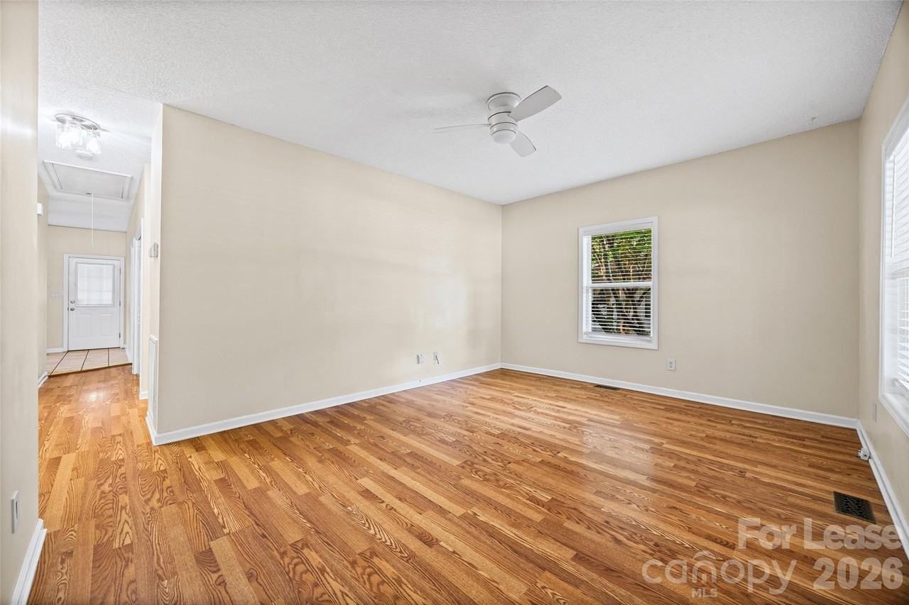 215 6th St - Photo 6 of 33