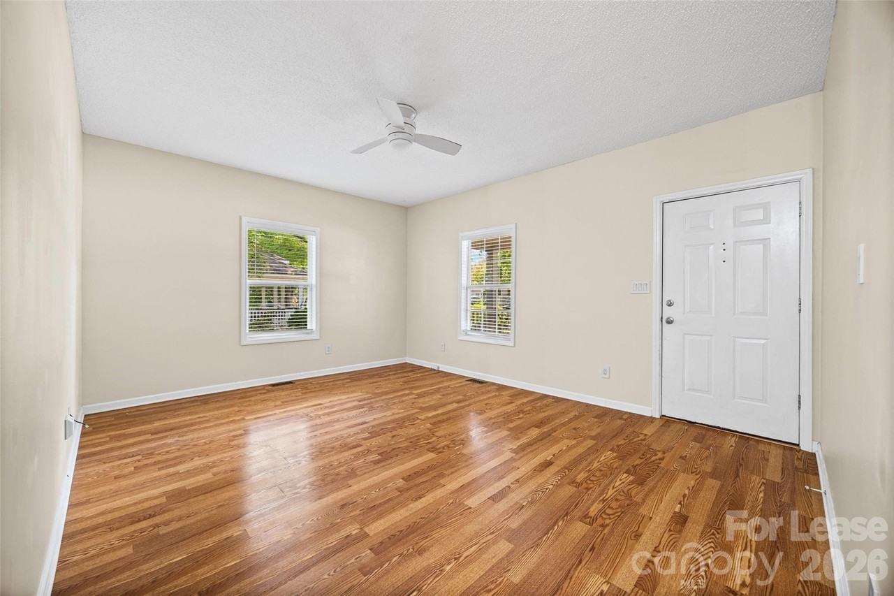 215 6th St - Photo 7 of 33