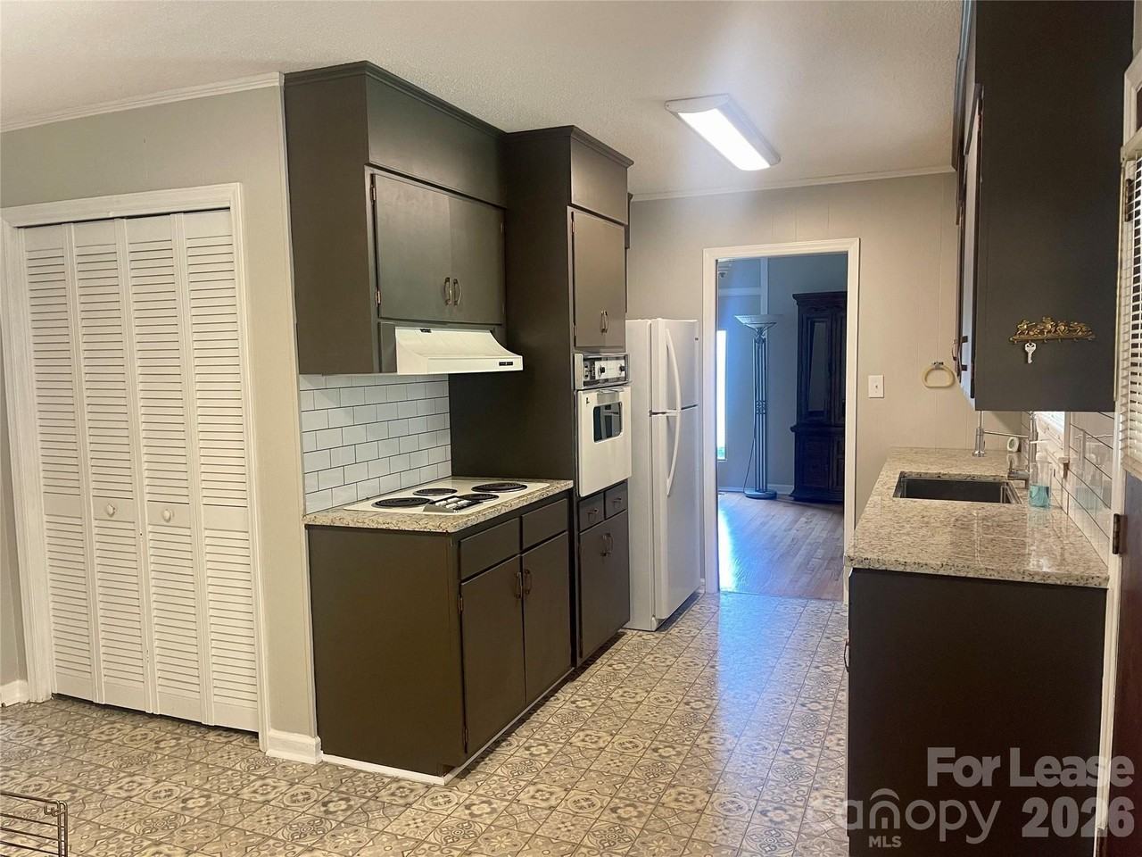 402 E L St - Photo 6 of 14