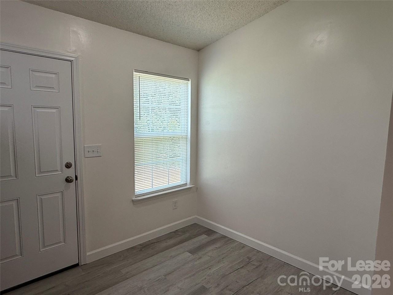 404 Kingville Dr - Photo 4 of 18