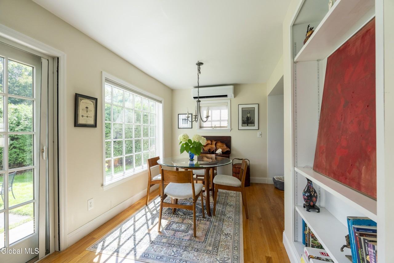 292 Lake Ave - Photo 4 of 28