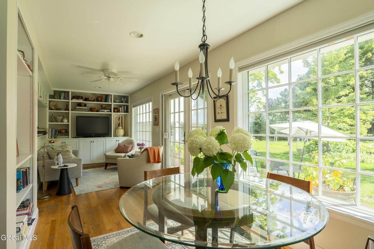 292 Lake Ave - Photo 6 of 28