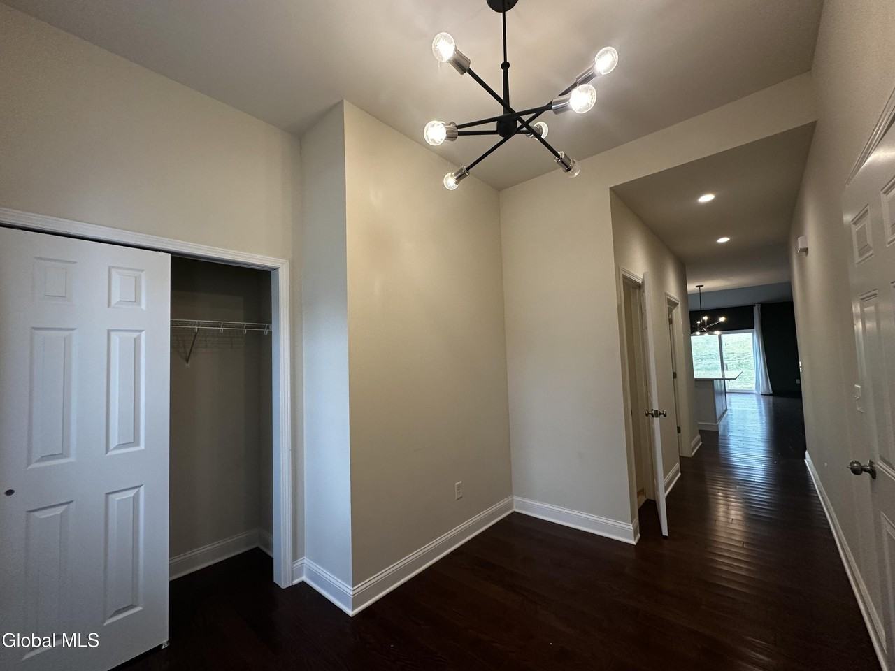 20 Harbor Ln - Photo 2 of 21