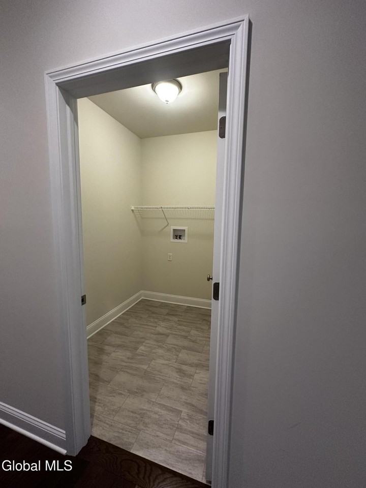 20 Harbor Ln - Photo 3 of 21