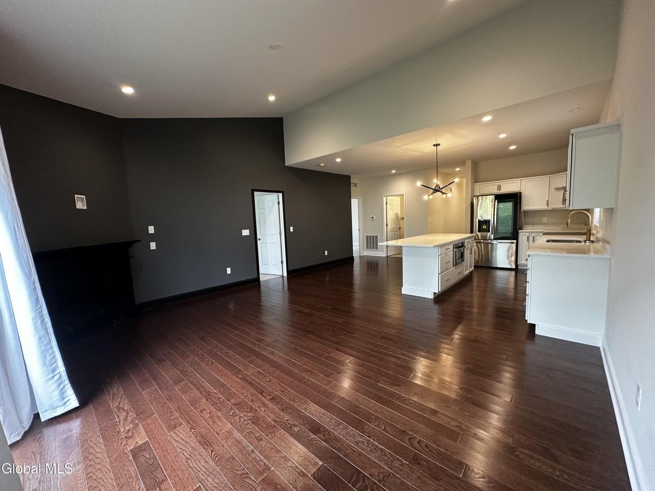 20 Harbor Ln - Photo 4 of 21