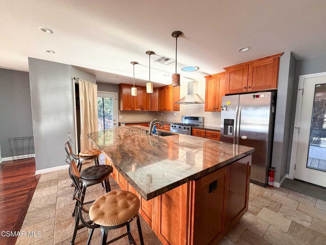 8625 Delmonico Ave - Photo 5 of 43
